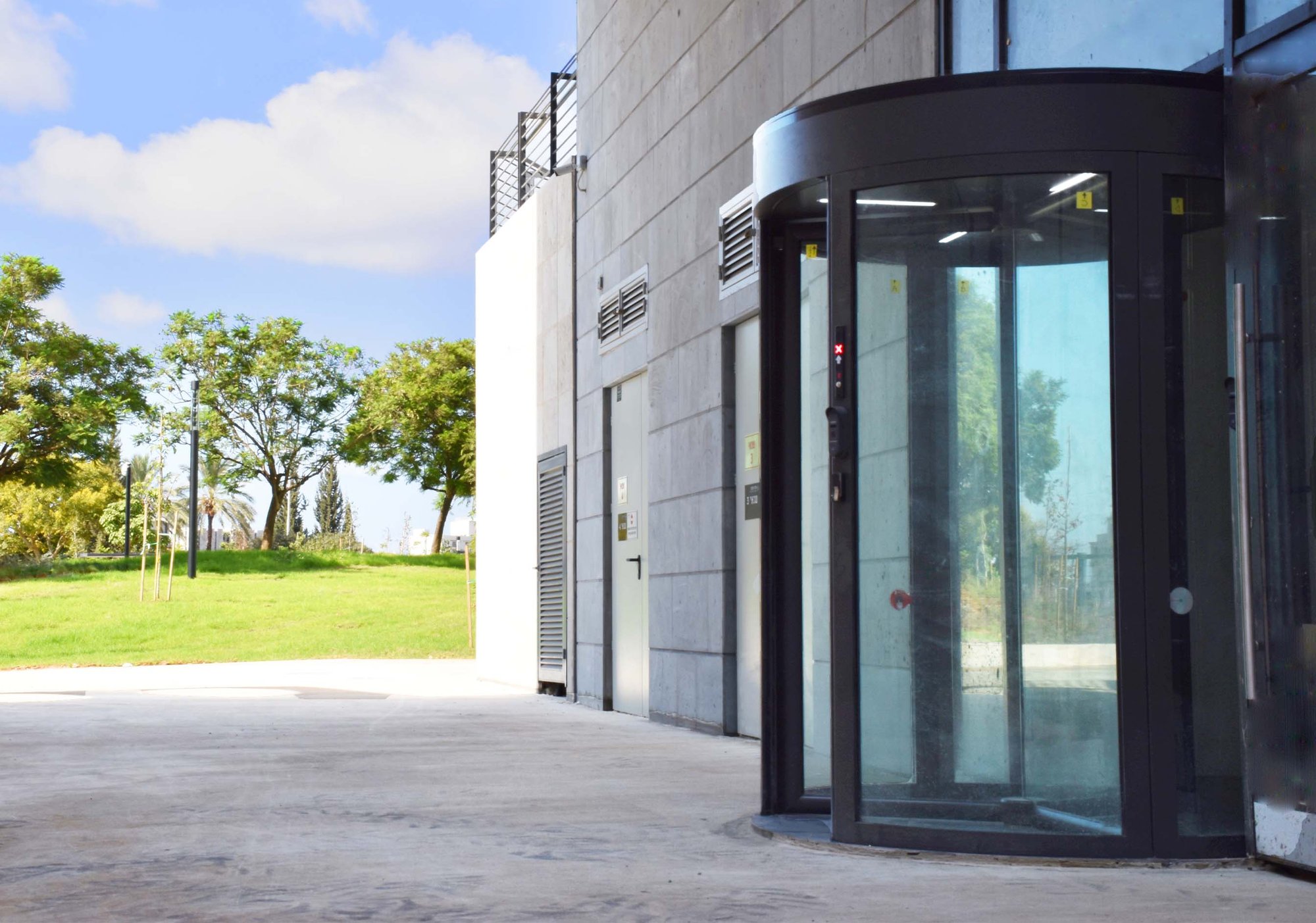 CoMETA Co146 Automatic Revolving Door