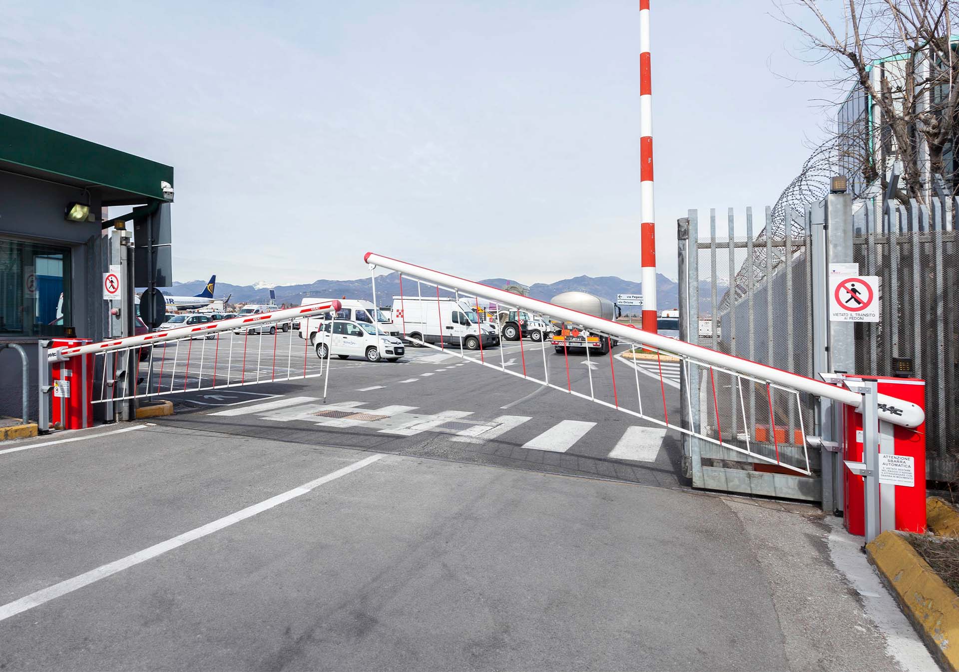 FAAC B680H Automatic Hybrid Barrier